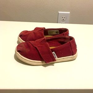 TOMS RED